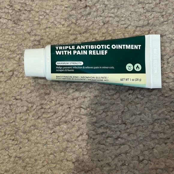 NWOT Avon Hexashield Triple Antibiotic Ointment with Pain Relief - Picture 1 of 8